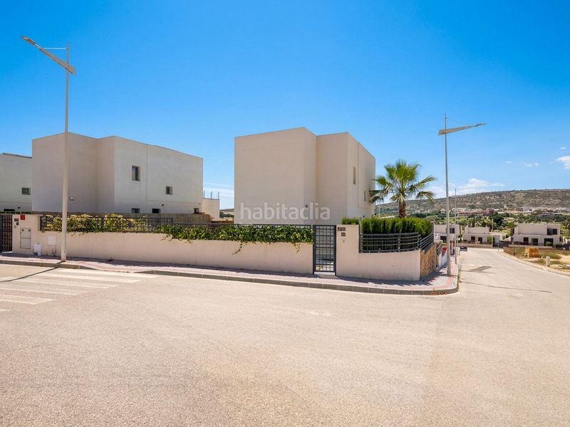 Foto 5d10ef3b-bf51-4c02-81fe-498944dbb4b3. Casa amb piscina a Algorfa