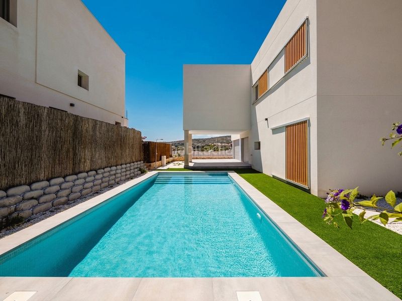 Foto af043c27-12b4-4d3b-a91d-38d8a26b6e7d. Casa amb piscina a Algorfa