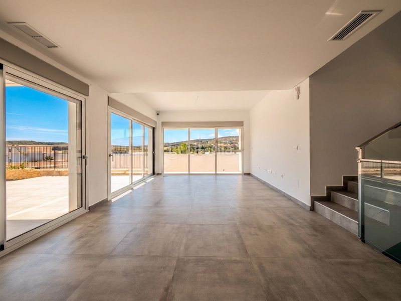 Foto c67d8a0e-832f-4c31-930b-e37e3b4cd09d. Casa amb piscina a Algorfa