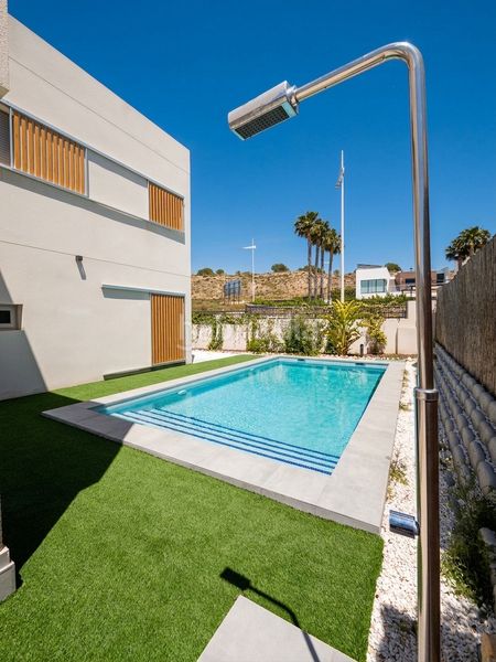 Foto f36b4967-4ccc-41cd-b1b6-f3350412394c. Casa amb piscina a Algorfa