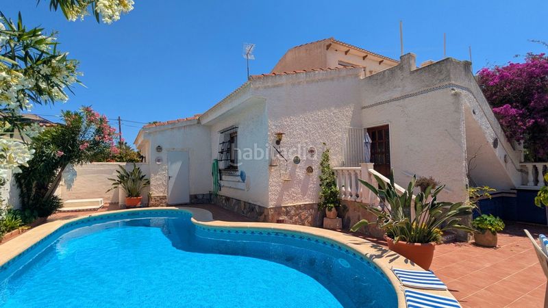 Foto a030631b-98a8-4ef8-936b-2a0ca685401f. Casa amb piscina a Rojales