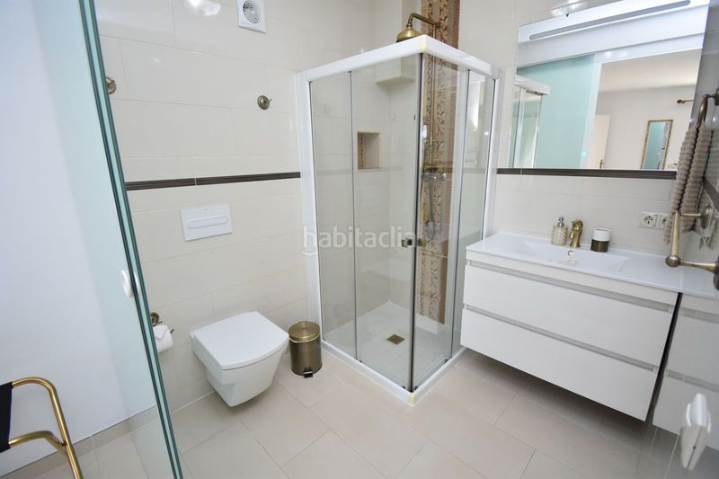 Foto bd2a1911-5abe-4e53-8c29-f1452e9a1ba0. Casa con parcheggio in Centro Benalmádena