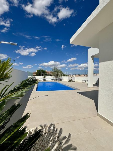 Foto 3b5702e3-84e1-43cb-9516-c7bd14292469. Casa amb piscina a Benijófar