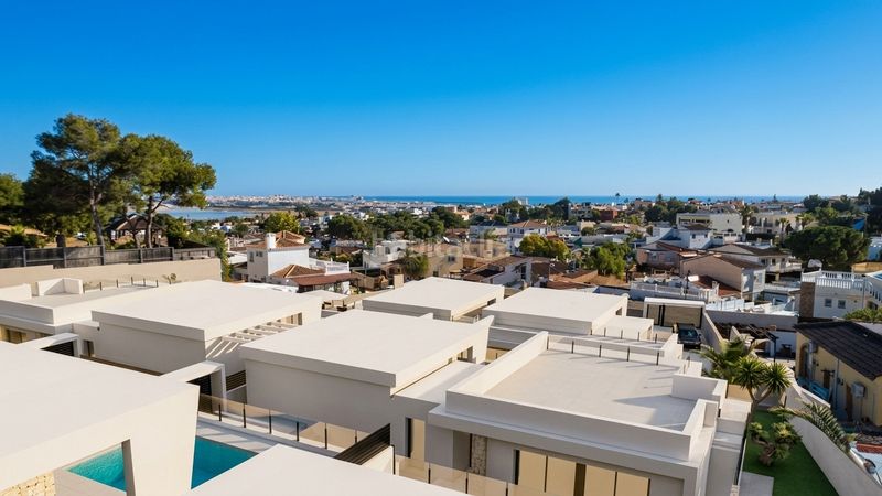 Foto fe68b04f-a6f9-4ae5-8758-83209e063a4a. Casa amb piscina a El Molino Torrevieja