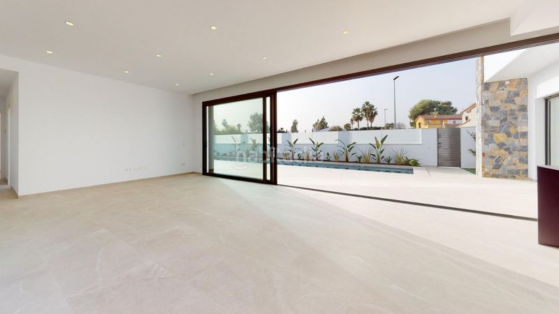 Foto 240a81f4-ddae-47d9-bcd8-33a5c1339e93. Casa amb piscina a Centro Alcázares (Los)