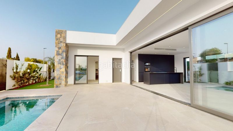 Foto 942869bb-ffb5-4760-a160-f3b203e3e2d1. Casa amb piscina a Centro Alcázares (Los)