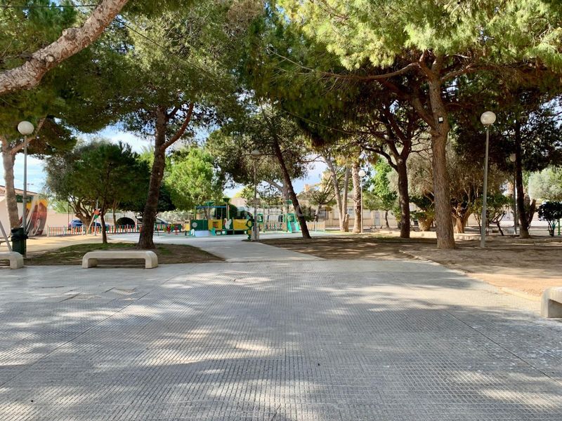 Foto 08387af2-a6f0-4efd-ac74-f83ee7a581b2. Casa amb piscina a Centro Alcázares (Los)