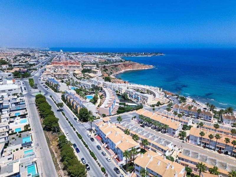 Foto ebde32c1-f5f1-4bed-b8d5-96f077054491. Casa adossada amb aparcament a Aguamarina Orihuela