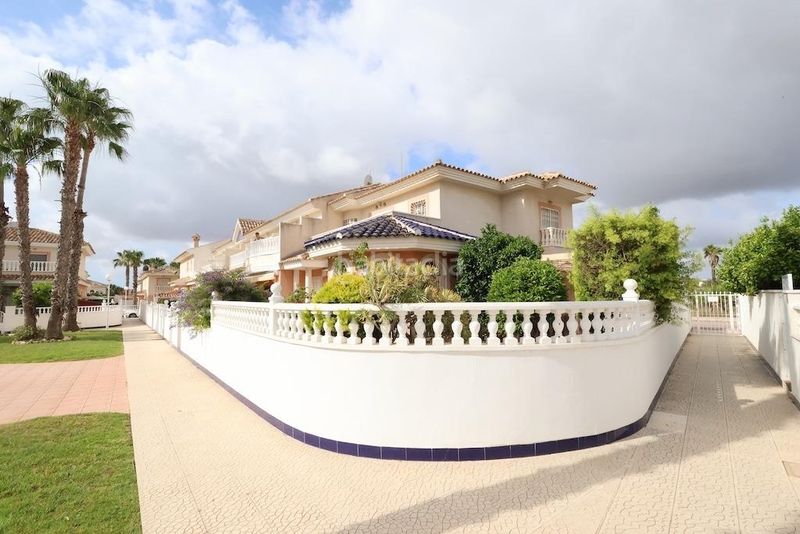 Foto b13b1c57-ab96-46e8-bb0c-bd7138381eab. Casa adossada amb aparcament a Benijófar