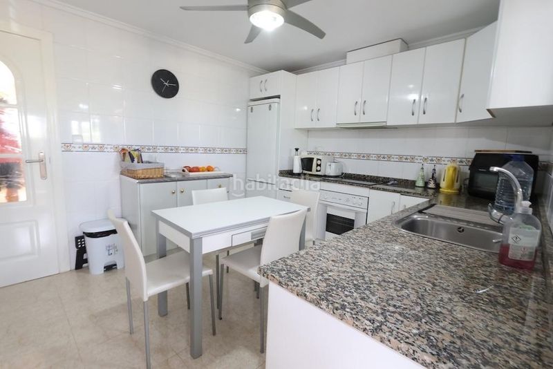 Foto d40657da-7c23-49d0-8447-57da40213373. Casa adossada amb aparcament a Benijófar