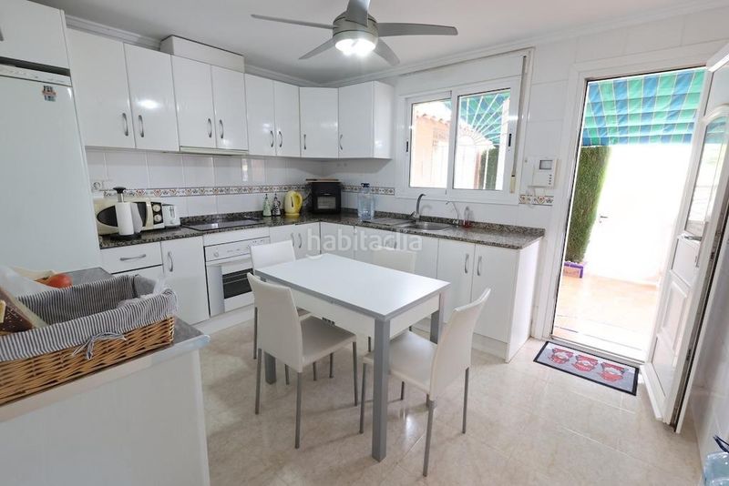 Foto bff30b1e-962a-4014-bde2-b04bd0a40f92. Casa adossada amb aparcament a Doña Pepa Rojales