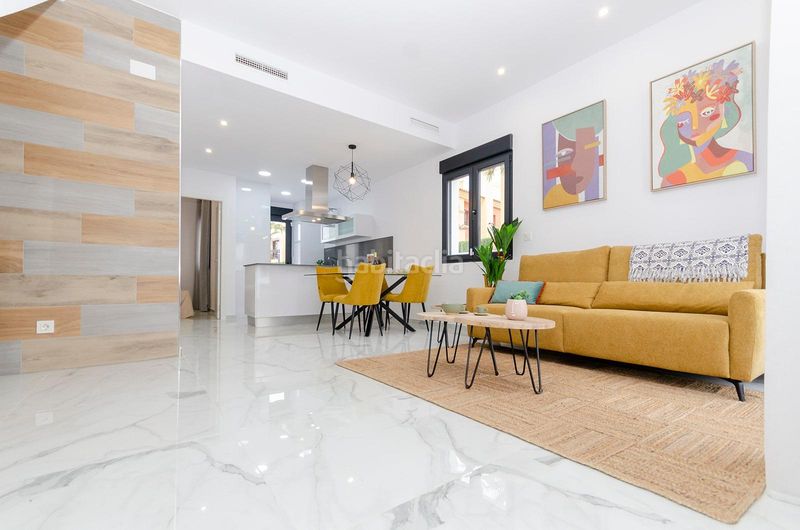 Foto d1a38411-6430-4287-b183-9447f8a0a827. Casa amb piscina a Zona Carrefour - Urbanizaciones Torrevieja