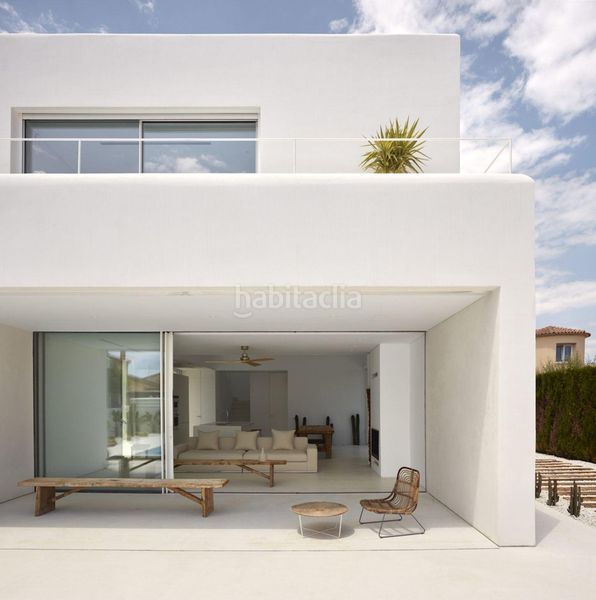 Foto eb3294fa-2327-4f86-956e-2cc24204d5c2. Casa amb piscina a Centro Estepona