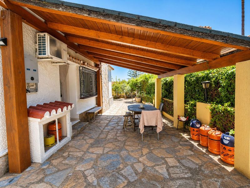 Foto 4f9fa3d4-5d3b-4c88-b3c3-d7fca85fa80f. Casa amb aparcament a La Duquesa Manilva
