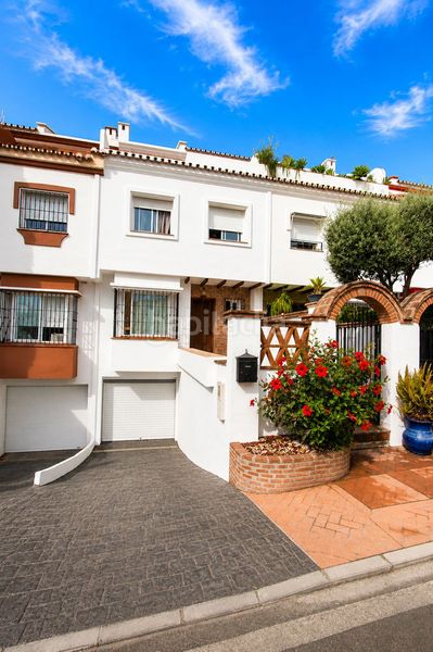 Foto 16a17abd-9585-4a5f-8468-aa4597592410. Casa adossada a Las Lomas de Río Verde Marbella