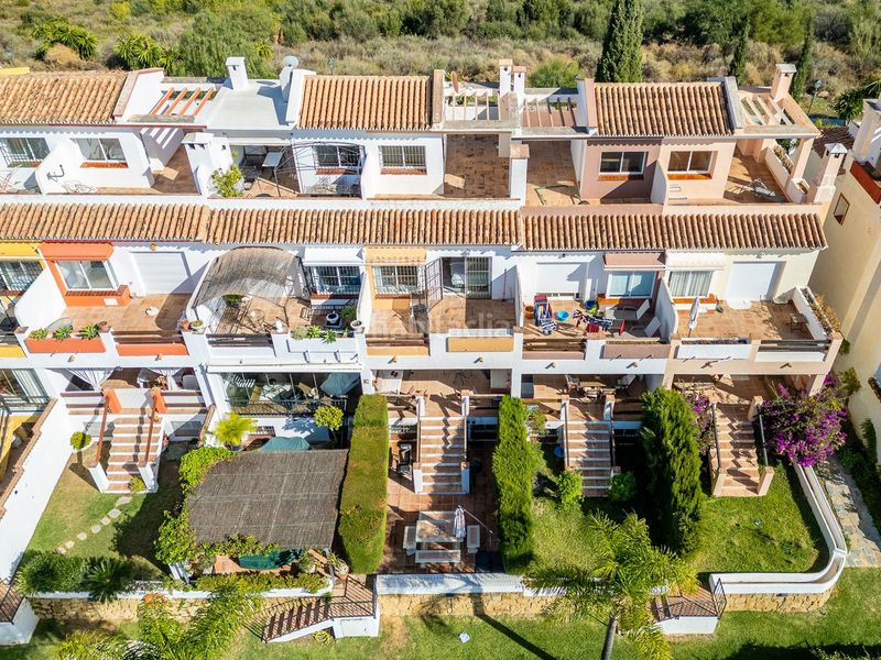 Foto d2d83cd1-4708-495f-8115-043124d3ea15. Casa adossada a Las Lomas de Río Verde Marbella