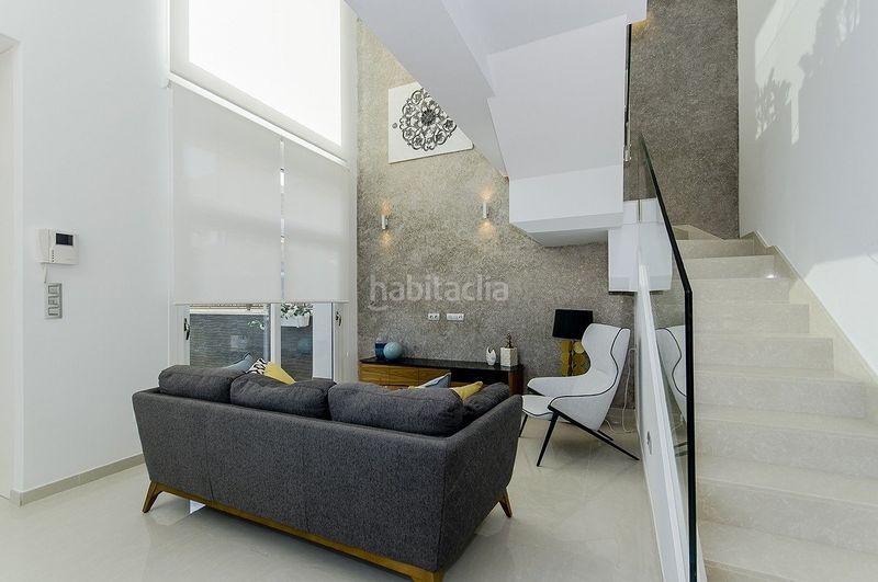 Foto ee9d5855-0472-42f0-bc2c-fb3df704c6f0. Casa amb piscina a Almoradí