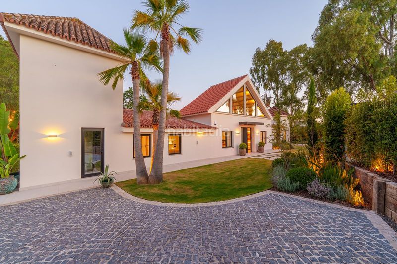 Foto d9f52647-4dae-4d5f-bc40-6f1ee16f4c16. Casa en Puerto Banús Marbella