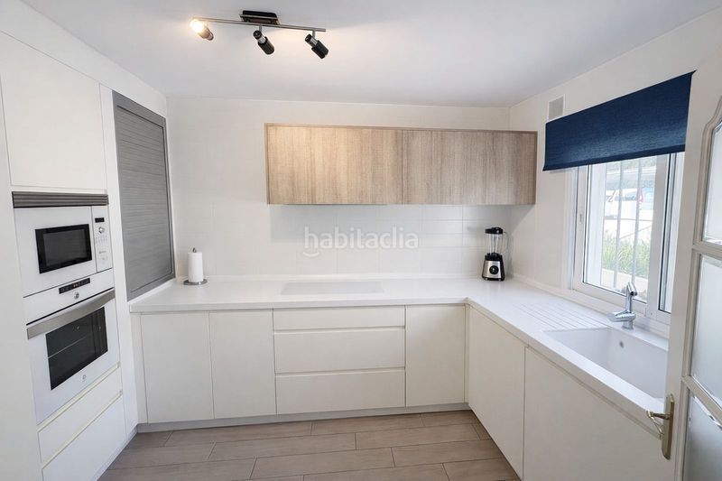 Foto 27f4e739-ba18-4736-a01a-81388dedd094. Casa adossada a Centro Estepona