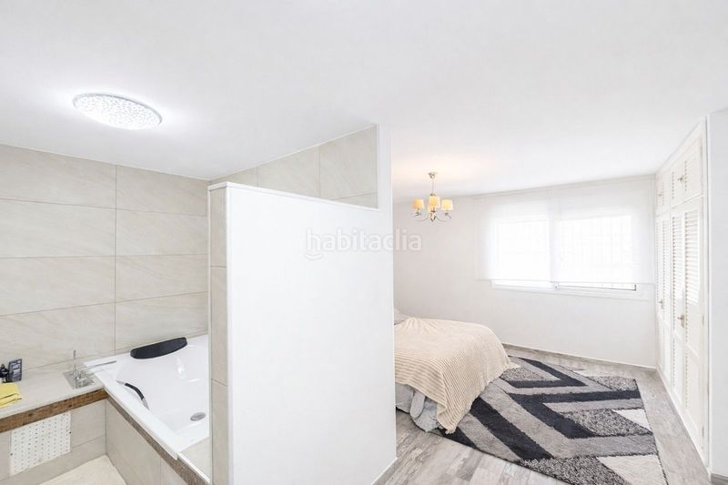 Foto b9e871bd-3919-427e-bdfb-399318b2ded5. Casa adossada a Centro Estepona