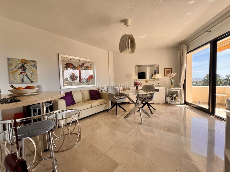 Foto 254daf65-21ec-4dd0-bd5f-b8a80f33447d. Casa amb aparcament a Zona Calvario Estepona