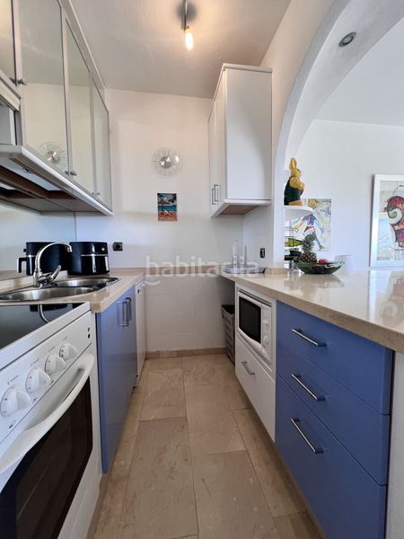 Foto b0c0f8d6-2a5c-4323-9e59-3e49dab85feb. Casa amb aparcament a Zona Calvario Estepona