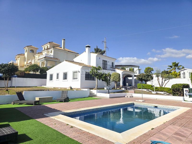 Foto cddf0510-c94a-44e8-a3b5-a18d1f975f43. Casa amb aparcament a Centro Estepona