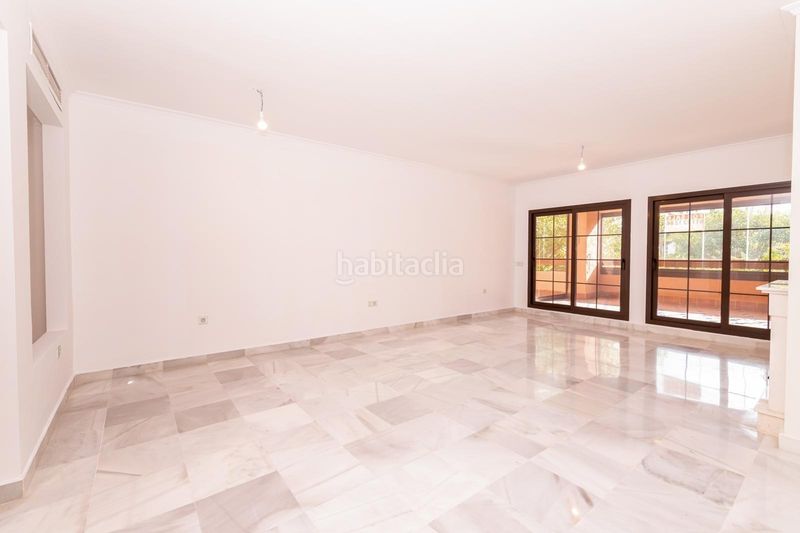 Foto fdab11d0-7e56-4330-ba99-66945a2ba4f6. Casa a Atalaya - Isdabe Estepona