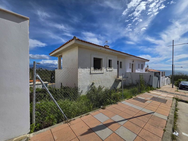 Foto 64f1e264-8fa4-4f54-9d79-a307a722be16. Casa adossada amb aparcament a La Duquesa Manilva