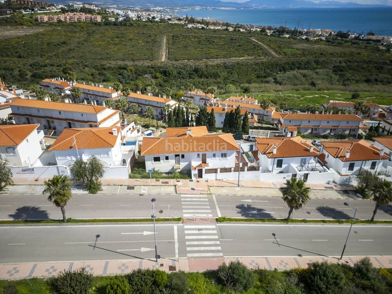 Foto 4542ecd3-2e75-475d-8e3a-48de10bf9404. Casa amb aparcament a La Duquesa Manilva