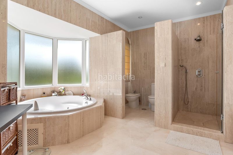 Foto 0e1aa181-a38d-4ec7-a998-0fee1ab10f26. Casa amb piscina a El Paraíso Benahavís