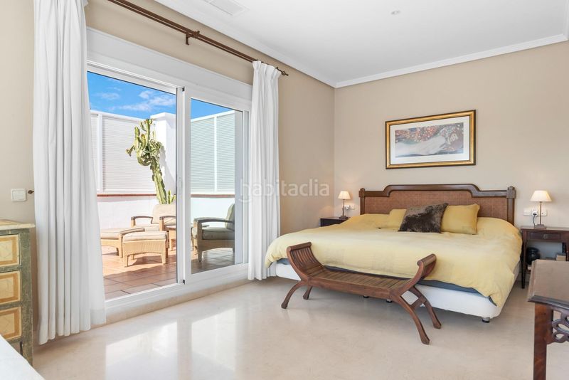 Foto cc4d3cf8-8297-4ab1-8efc-d32553bc3d37. Casa amb piscina a El Paraíso Benahavís
