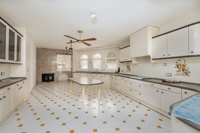 Foto e0ab1447-d169-4cd0-a995-529ef43fb285. Casa amb aparcament a Torremuelle Benalmádena
