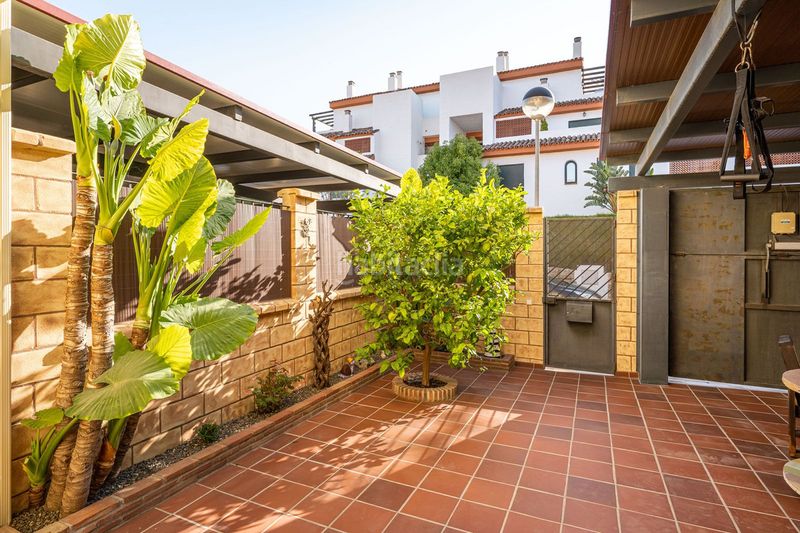 Foto d1d1155c-7148-4753-9eee-4cb55ac20bbc. Casa amb aparcament a Cancelada Estepona