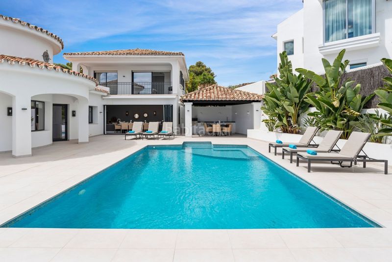 Foto d104db03-f861-4c31-b27b-151ef99f5951. Casa amb piscina a El Paraíso Benahavís