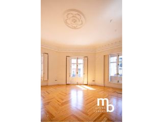 Flat  Calle manuel gonzález longoria. Vivienda señorial en esquina con chaflán en finca clásica en cha