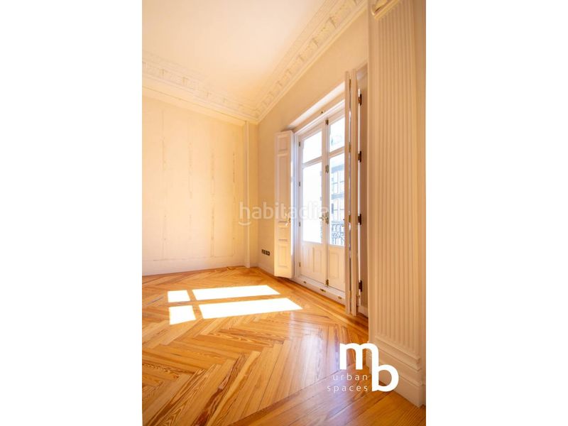 Foto 5bd82d86-fb4a-4934-a006-500a093e97fa. Pis amb calefacció aparcament a Trafalgar Madrid