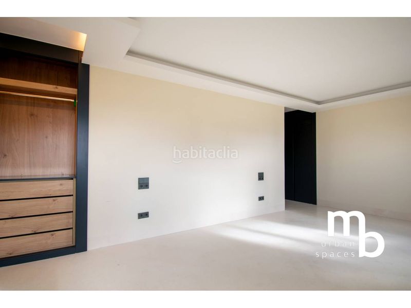 Foto 1db74f1e-2d2d-4e5a-ae9d-6a340ea4ff8c. Àtic amb calefacció aparcament a Almagro Madrid