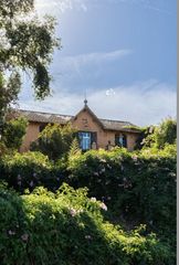 Casa  Esglesia. Casa colonial  catalogada con jardin i piscina propia!