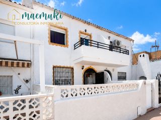 Maison jumelée  Calle baco los cisnis. Adosado en torrevieja con excelentes zonas comunes y a tan solo