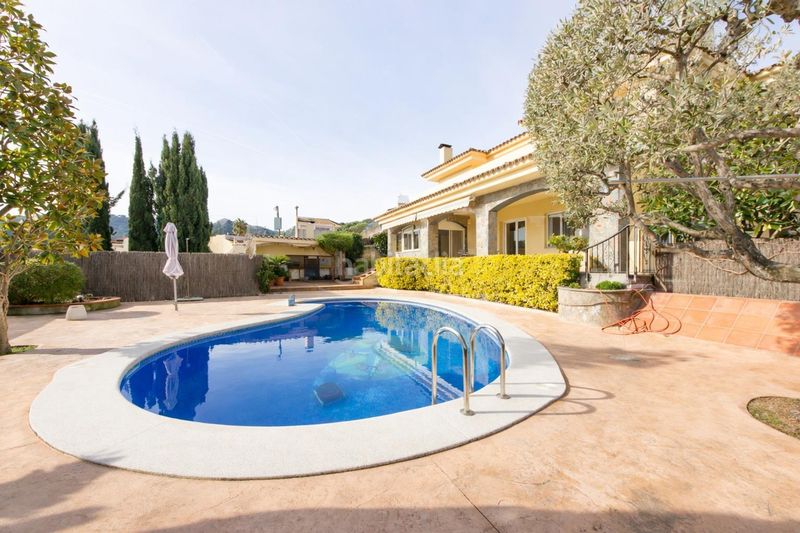 Foto c0f4e2af-535a-4333-bb45-62279a57fb84. Xalet amb aparcament piscina a Nucli Urbà Argentona