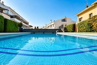 Miete Haus in Cabrils. Encantadora casa a cabrils amb piscina i parking