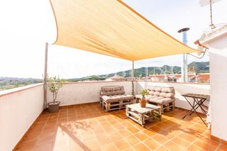 Casa a Nucli Urb�. Acollidora casa el cor dargentona
