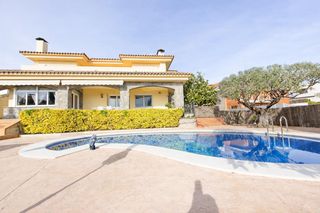 Chalet in Nucli Urbà. Espectacular xalet al cor dargentona