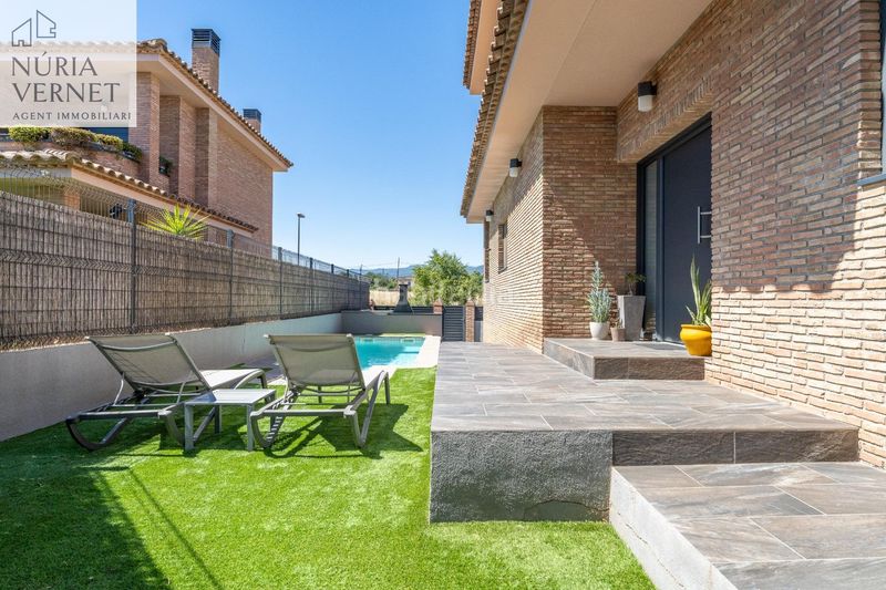 Foto 155f32f6-90d6-4657-b759-31fc6e61c73a. Casa aparellada amb calefacció aparcament piscina a Reus