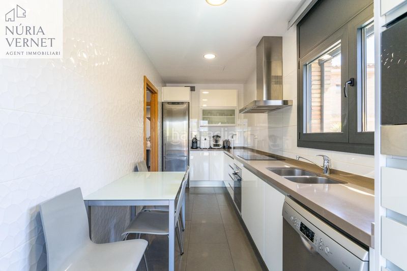 Foto 163ee7a4-c2a3-41a7-a734-d80c97e5d221. Casa aparellada amb calefacció aparcament piscina a Reus