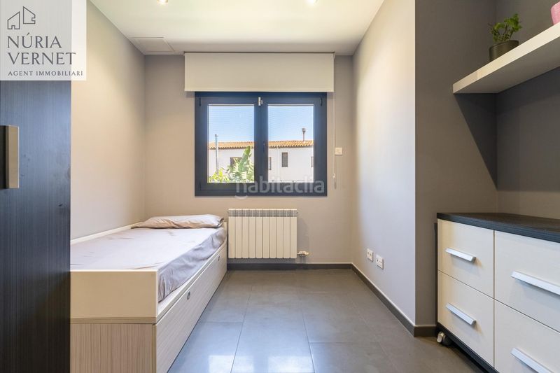 Foto 51d86e6e-b667-43f5-8607-08ec0f995672. Casa aparellada amb calefacció aparcament piscina a Reus