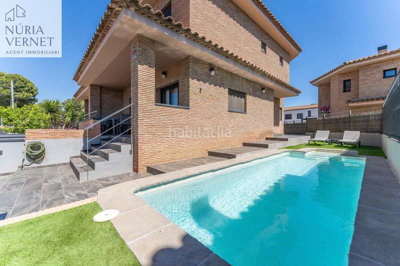 Foto 554635cd-850f-411f-bc03-b0d3c1e26621. Casa aparellada amb calefacció aparcament piscina a Reus