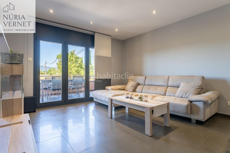 Foto bda0b94d-d550-47d4-bd40-c0a50cb4efe8. Casa aparellada amb calefacció aparcament piscina a Reus