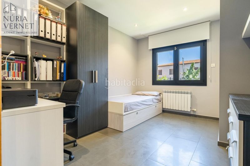 Foto c9572dfb-3de9-4c10-a875-07fb3801d2ba. Casa aparellada amb calefacció aparcament piscina a Reus